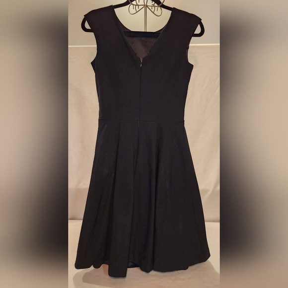 Le Chateau dress in size medium - Picture 3 of 3